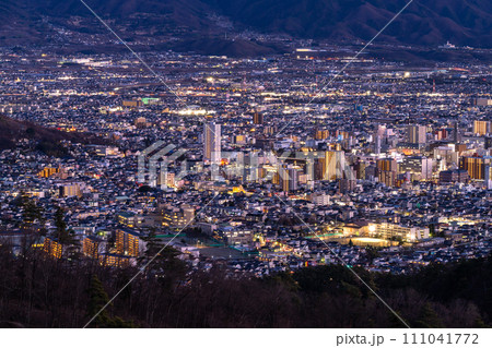 《山梨県》甲府盆地の夜景・千代田湖白山の眺望 《山梨県》甲府盆地の夜景・千代田湖白山の眺望 111041772