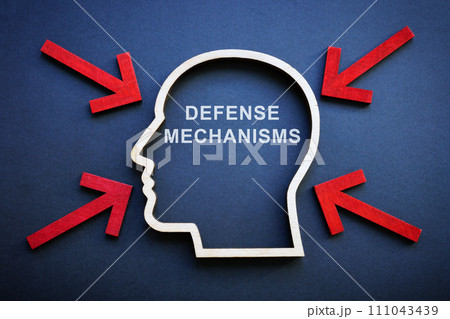 Head outline, arrows and inscription defence mechanisms. 111043439