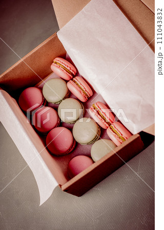 Close up colorful macarons dessert with vintage pastel tones in paper box 111043832