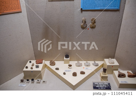 Marble scrapers and ceramic products with decorations. Marble scrapers and ceramic products with decorations. 111045411