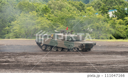 ウィリーする陸上自衛隊90式戦車 ウィリーする陸上自衛隊90式戦車 111047166