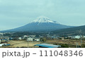 笠雲を被った富士山 東海道新幹線の車窓から 111048346