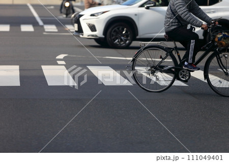横断歩道(交差点) イメージ 横断歩道(交差点) イメージ 111049401