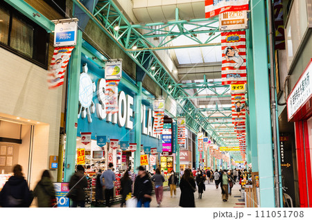 東京　吉祥寺サンロード商店街 111051708