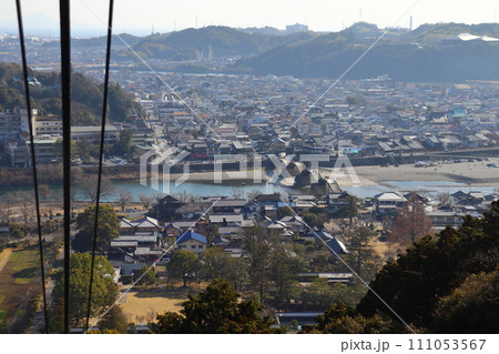 ロープウェイからの岩国城下町の景色(錦帯橋、錦川) ロープウェイからの岩国城下町の景色(錦帯橋、錦川) 111053567