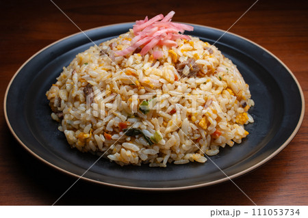 おいしいチャーハン　炒飯　焼き飯　黒器　俯瞰 111053734