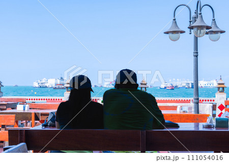 タイの観光地パタヤの港と海の風景 111054016