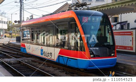 道後温泉駅の伊予鉄道路面電車 111054525