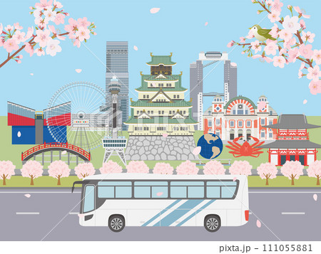 春の大阪の街並みを走るバス 111055881