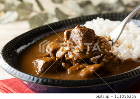 じっくり煮込んだ国産和牛のビーフカレー 111056258