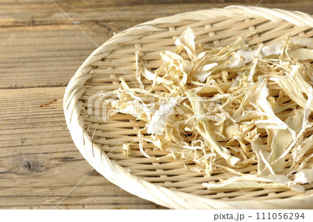 干した大根の皮 干した大根の皮 111056294