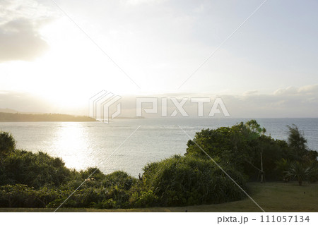 海に沈む夕日 海に沈む夕日 111057134
