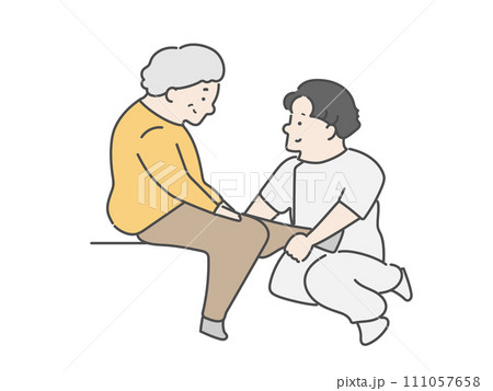 男性理学療法士と高齢女性 111057658