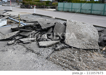 能登半島地震　内灘町　地割れ　液状化　石川県 111057673