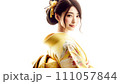 黄色の着物を着た女性 111057844