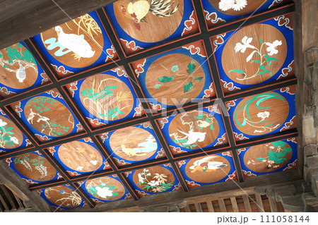 箭弓稲荷神社の手水舎天井の装飾【埼玉県東松山市】 111058144