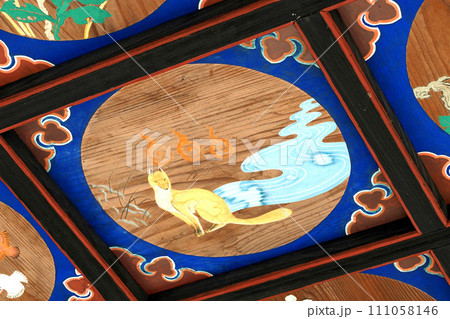 箭弓稲荷神社の手水舎天井の装飾【埼玉県東松山市】 箭弓稲荷神社の手水舎天井の装飾【埼玉県東松山市】 111058146