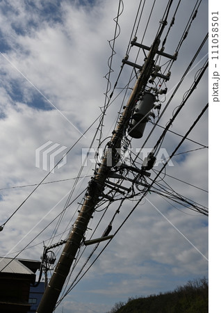 能登半島地震 内灘町 液状化 傾いた電柱 石川県 能登半島地震 内灘町 液状化 傾いた電柱 石川県 111058501