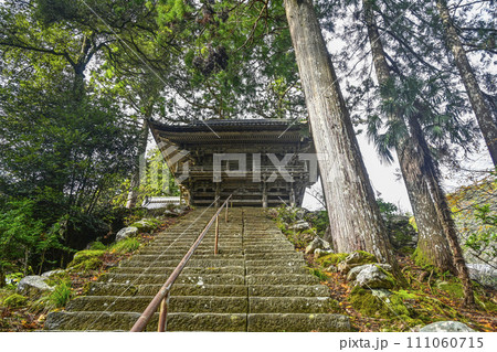 棡山 明通寺 山門に向かう石段 棡山 明通寺 山門に向かう石段 111060715