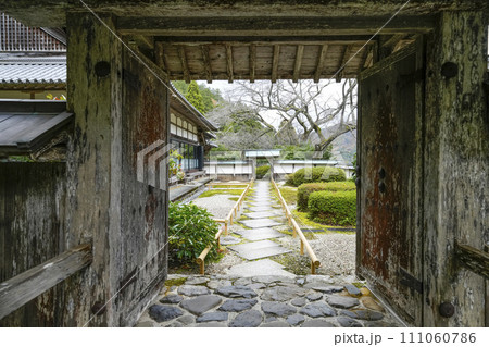 棡山 明通寺 客殿中門より見る庭園 棡山 明通寺 客殿中門より見る庭園 111060786