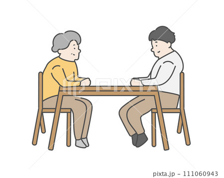 話し合いをする高齢女性と男性介護士 話し合いをする高齢女性と男性介護士 111060943