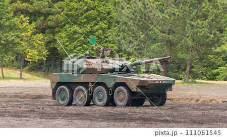 走行する陸上自衛隊16式機動戦闘車 111061545
