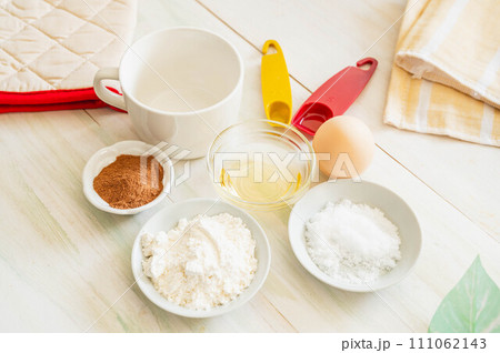 カップケーキ作り　材料 111062143