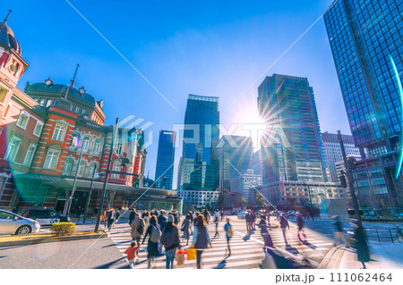 日本の東京都市景観 東京駅丸の内北口から東京駅赤レンガ駅舎などを望む…希望の光…=令和6年1月14日 日本の東京都市景観 東京駅丸の内北口から東京駅赤レンガ駅舎などを望む…希望の光…=令和6年1月14日 111062464