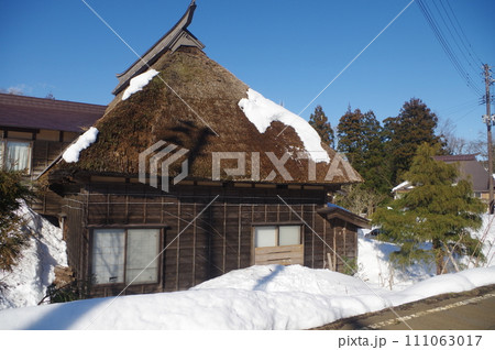 豪雪に耐える古民家 111063017