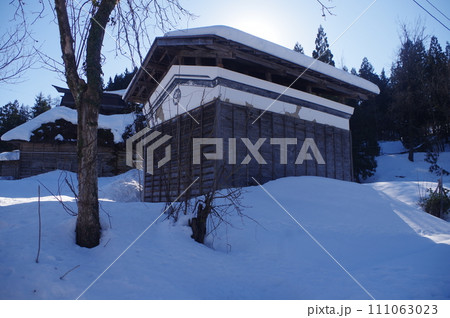 豪雪に耐える古民家 111063023