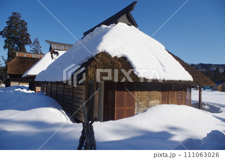 豪雪に耐える古民家 111063026