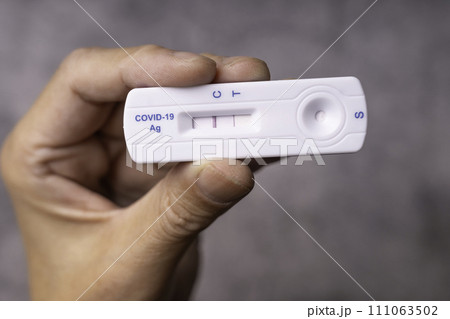 新型コロナ抗原検査　陽性反応 111063502