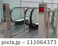 エスカレーター出入り口 エスカレーター出入り口 111064373