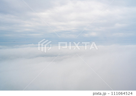 青空 青い空 ブルースカイ 111064524