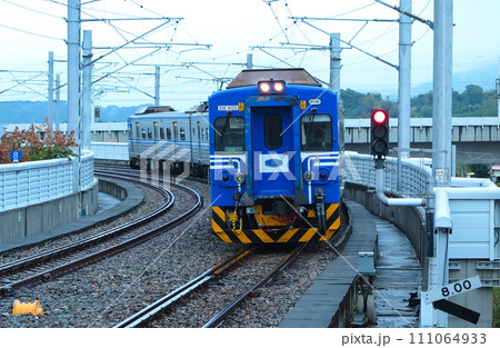 台湾国鉄の、韓国製EMU600型鉄道車両 111064933