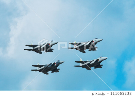 2023年秋の小松基地航空祭　F15の4機編隊飛行 111065238