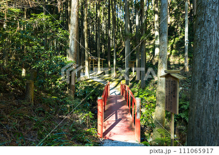 埼玉県日高市　五常の滝　下学上達の橋 111065917