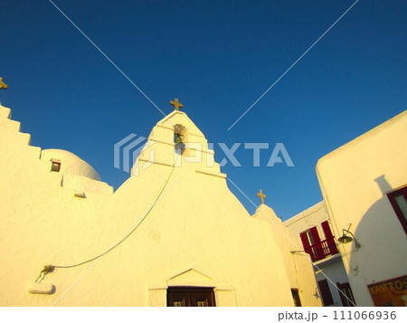 ギリシャ、ミコノス島の風景 111066936
