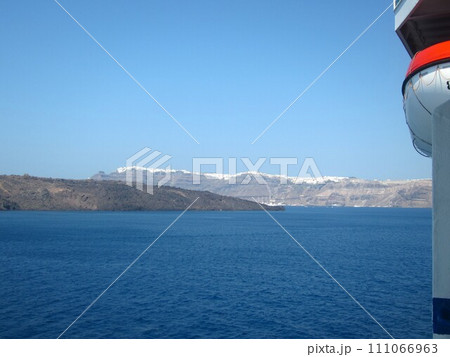 サントリーニ島の風景 111066963