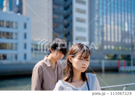夫婦　カップル　喧嘩 111067229