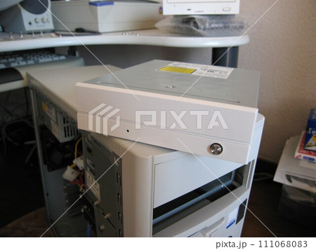 パソコンから取り外したDVDドライブ パソコンから取り外したDVDドライブ 111068083