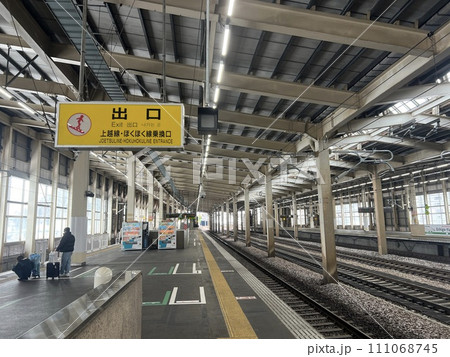 越後湯沢駅 新幹線ホーム 越後湯沢駅 新幹線ホーム 111068745