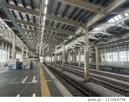 越後湯沢駅 新幹線ホーム 越後湯沢駅 新幹線ホーム 111068746