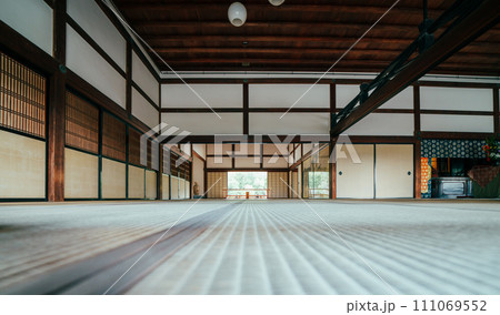 京都の寺の庭園 111069552