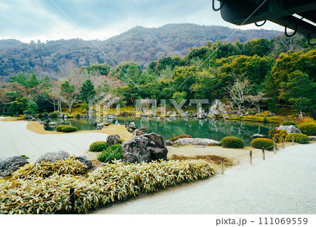京都の寺の庭園 111069559