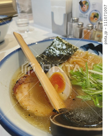 ラーメン　昼のラーメン 111071007