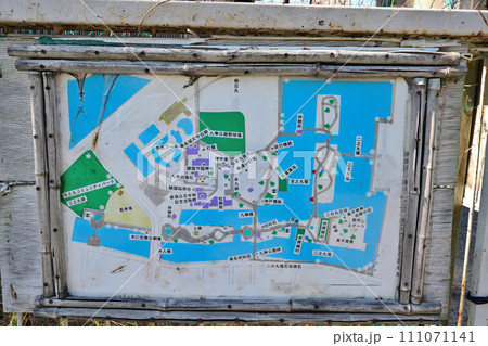 伊勢「桑名城」の本多忠勝と堀・曲輪の風景 111071141