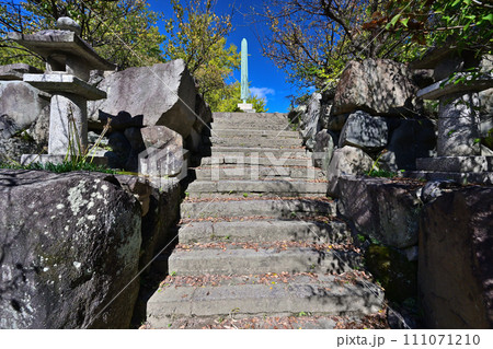 伊勢「桑名城」の本多忠勝と堀・曲輪の風景 111071210