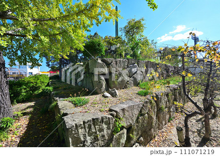 伊勢「桑名城」の本多忠勝と堀・曲輪の風景 111071219