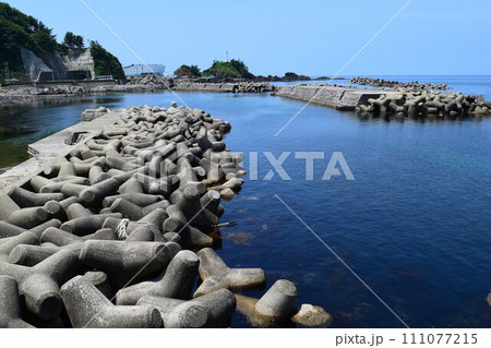 海岸の波消しブロック 海岸の波消しブロック 111077215